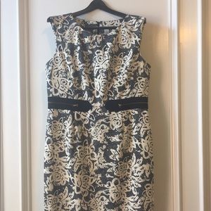 Flower/lace pattern dress
